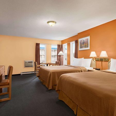 Travelodge By Wyndham Quesnel Bc Экстерьер фото