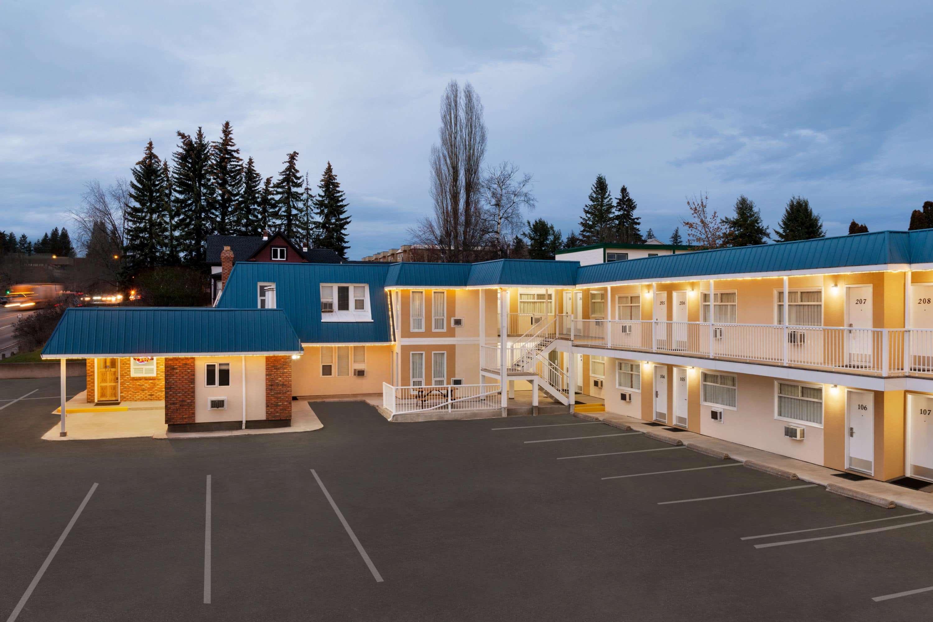 Travelodge By Wyndham Quesnel Bc Экстерьер фото