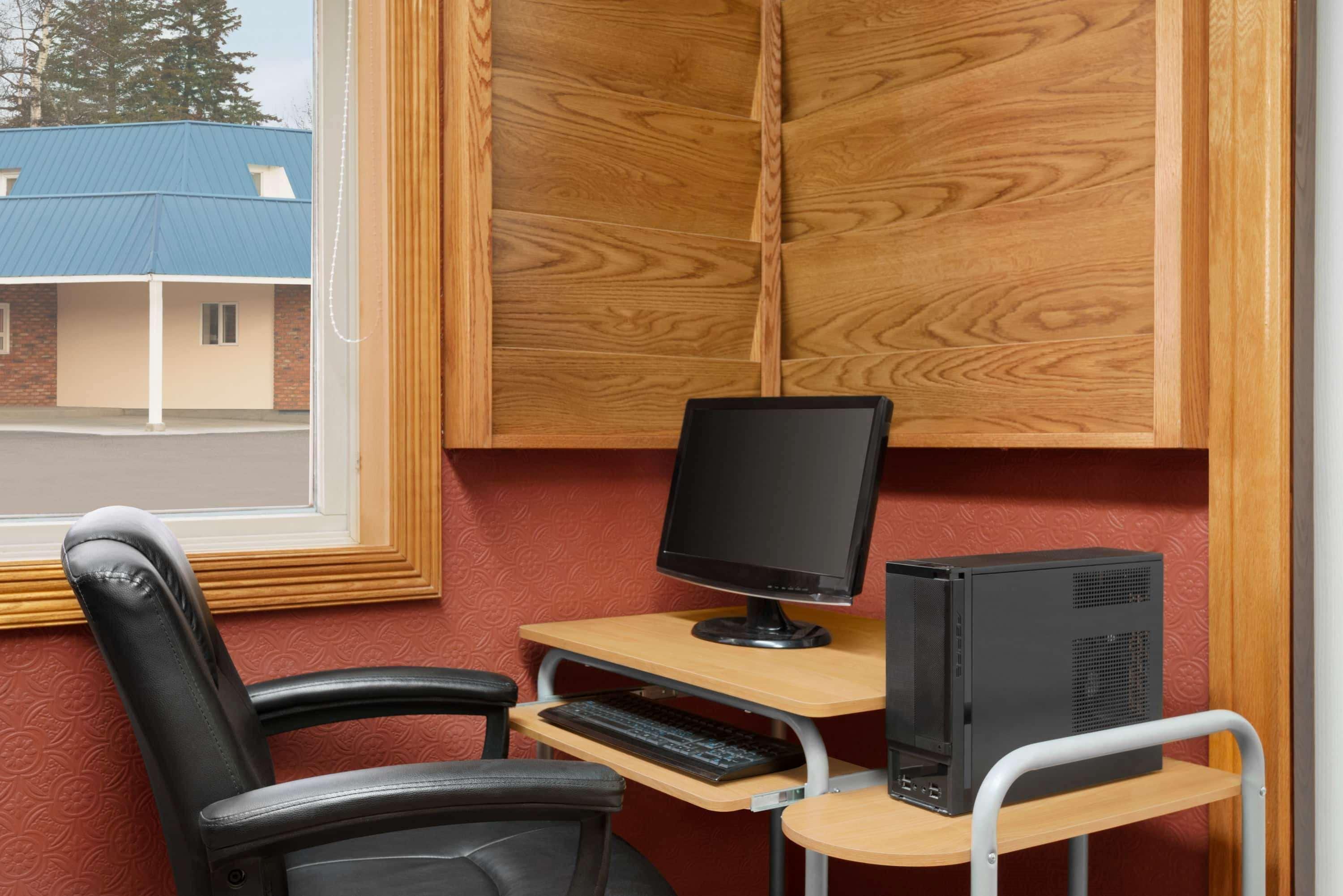 Travelodge By Wyndham Quesnel Bc Экстерьер фото