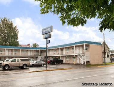 Travelodge By Wyndham Quesnel Bc Экстерьер фото
