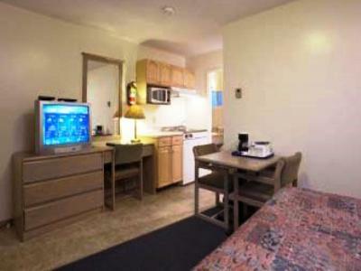 Travelodge By Wyndham Quesnel Bc Номер фото
